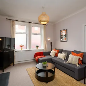  Holiday home Joseph By Koya Homes - 3-bedroom Home, High Street, Free Parking