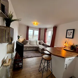  Apartment Two Bedroom In Barry-close To